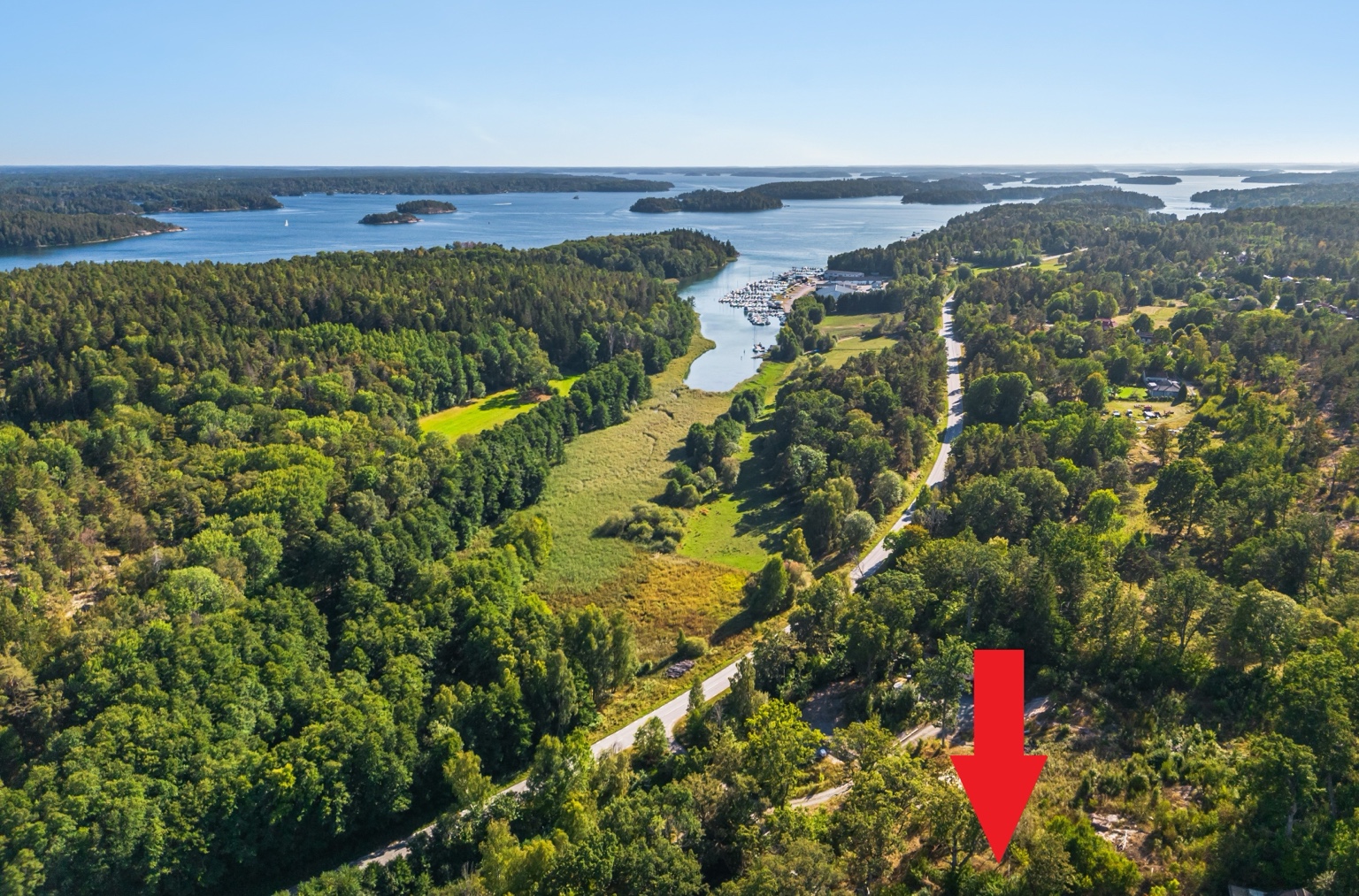 Flygbild över Dyvik och skärgården